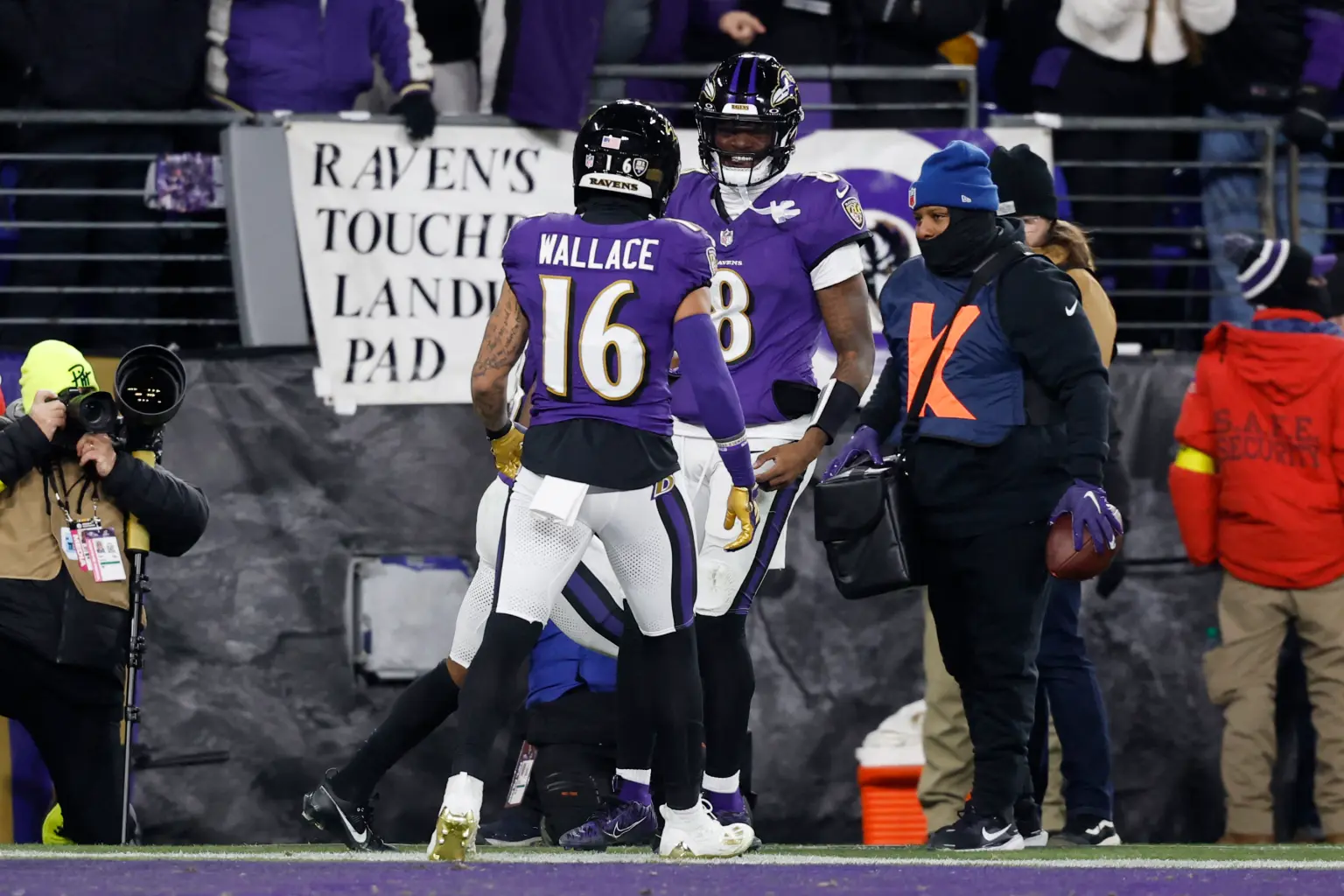 Baltimore Ravens Dominate Steelers in Wild-Card Round: Jackson and Henry Shine