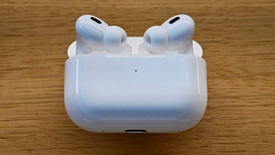 Apple Leak Hints at AirPods Pro 3 Launch in September 2025
