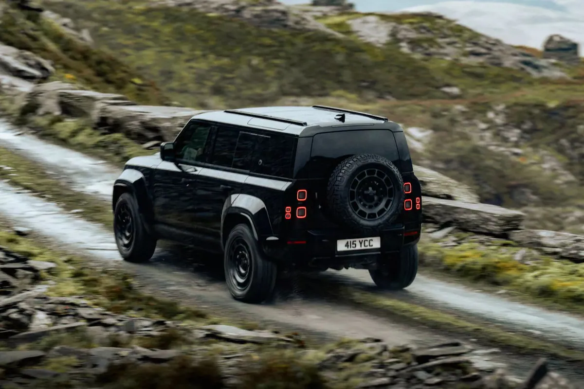 Land Rover Defender Octa Black